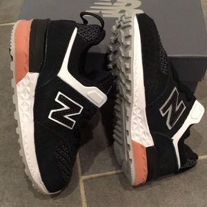 Beautiful New Balance kids snickers.